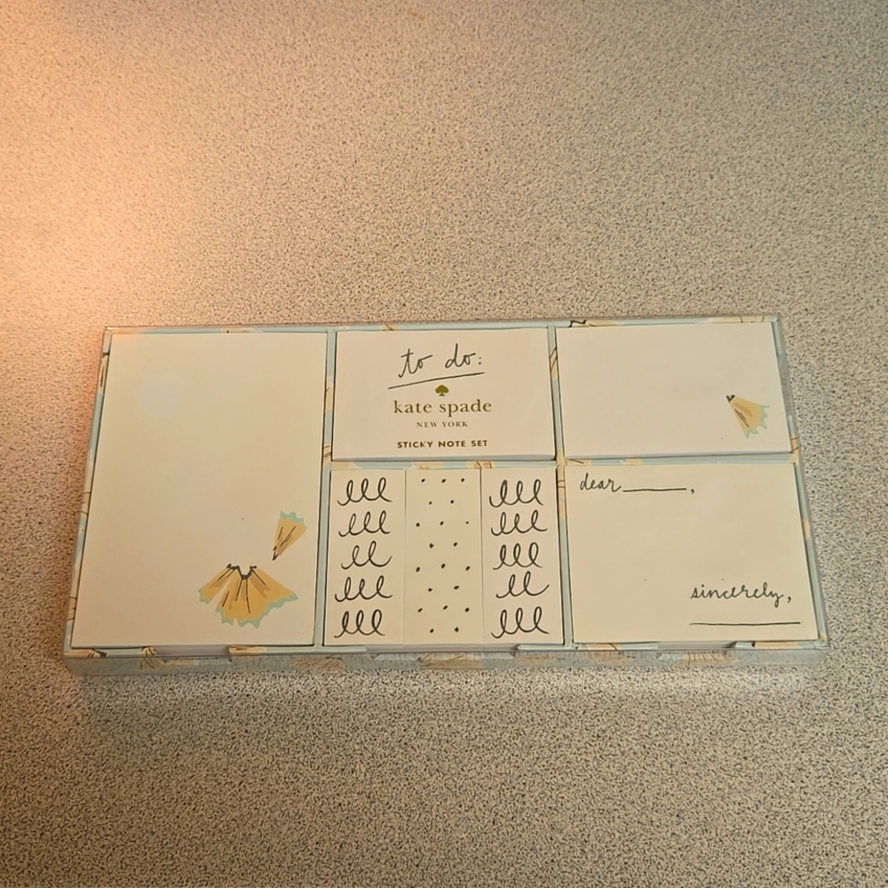 Kate Spade sticky note set with pen.